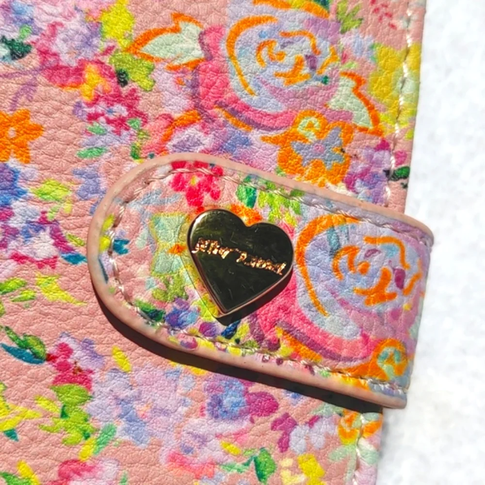 Betsey Johnson XOLeah Card Case (2319)